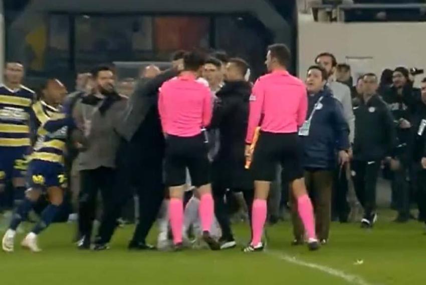 Ankaragücü Başkanı Faruk Koca'dan Hakem Halil Umut Meler'e yumruklu saldırı! Utanç gecesi