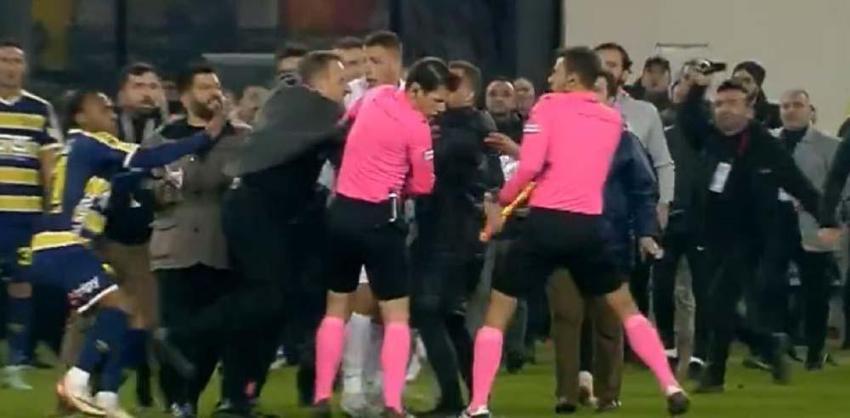 Ankaragücü Başkanı Faruk Koca'dan Hakem Halil Umut Meler'e yumruklu saldırı! Utanç gecesi