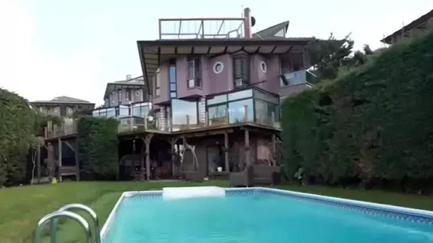 Ünlü sanatçının 4 katlı 5 odalı muhteşem villası! Çocuk parkı ve yüzme havuzu da var 