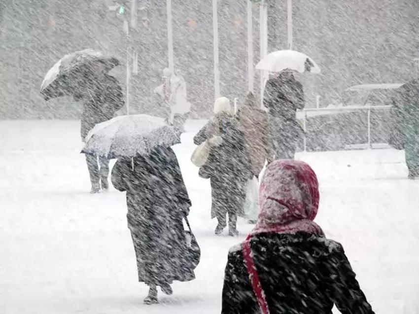 Yoğun kar yağışı yılbaşından önce geliyor: Meteoroloji Aralık ayı müjdesini verdi: Kar günlerce yerde kalacak!