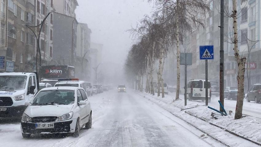 Yoğun kar yağışı yılbaşından önce geliyor: Meteoroloji Aralık ayı müjdesini verdi: Kar günlerce yerde kalacak!