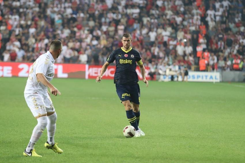 Transfer bombası Fenerbahçe'de patladı! Dzeko'yu alıp götürecekler; Hak ettiği değeri görmedi