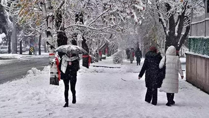 Kar yağışı Trakya'ya kadar geldi! İstanbul'a hafta sonu 48 saat şakır şakır yağmur geliyor: Meteoroloji saatleri verdi!