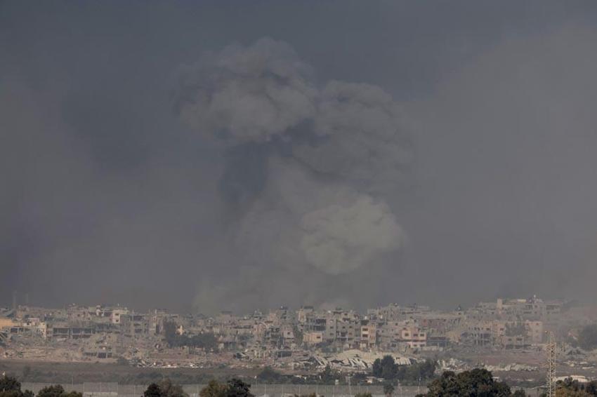 İsrail Gazze'de sivilleri vuruyor! Yemen Kızıldeniz'de 2 gemiye saldırdı