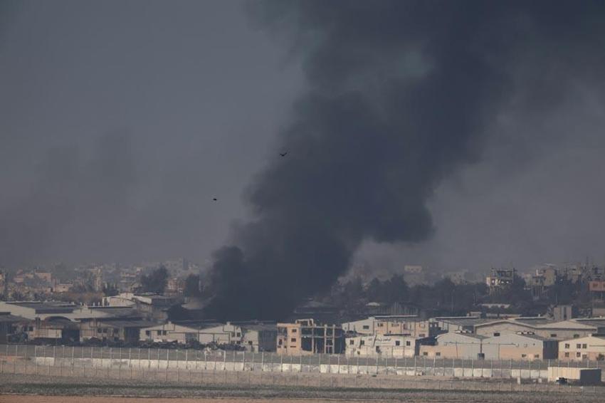İsrail Gazze'de sivilleri vuruyor! Yemen Kızıldeniz'de 2 gemiye saldırdı