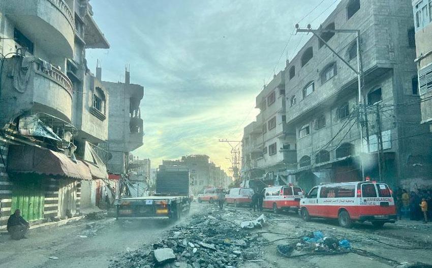 İsrail Gazze'de sivilleri vuruyor! Yemen Kızıldeniz'de 2 gemiye saldırdı