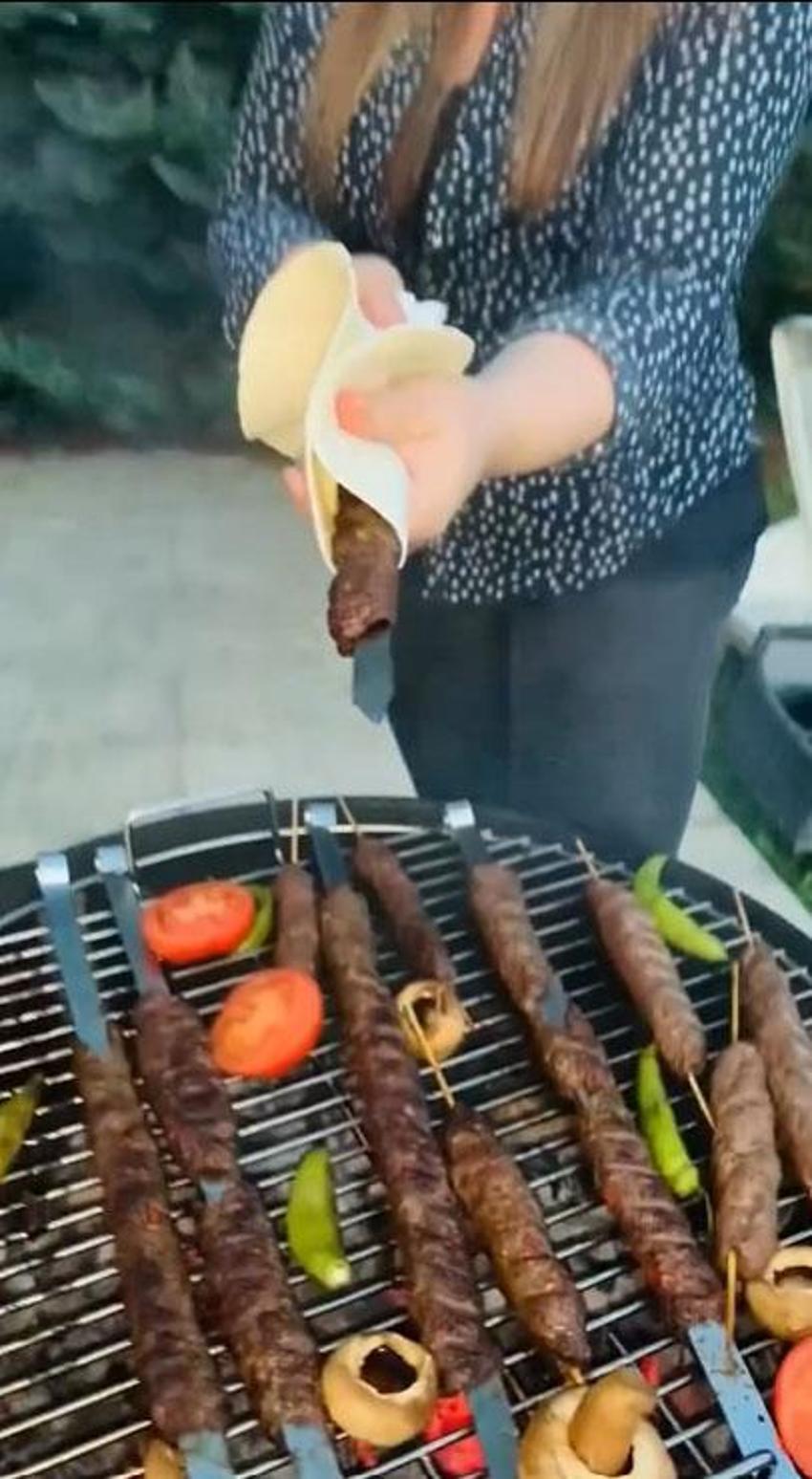 Ünlü türkücü İsviçre'ye yerleşmişti! Kebap ustalarına şapka çıkarttı