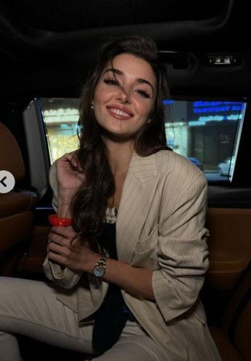 Hande Erçel Suudi Arabistan'da festivalde! Tarzının bedeli belli oldu