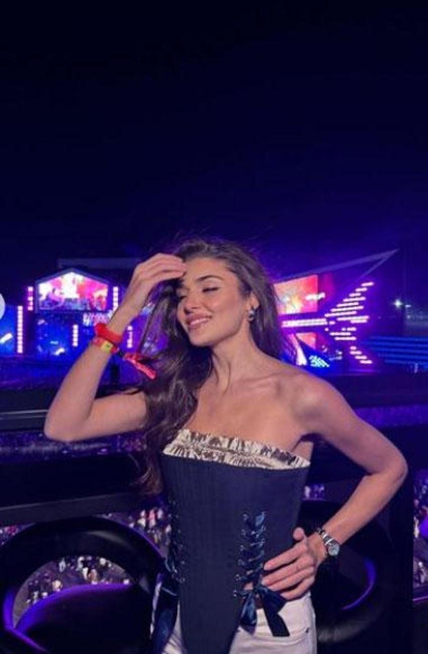Hande Erçel Suudi Arabistan'da festivalde! Tarzının bedeli belli oldu