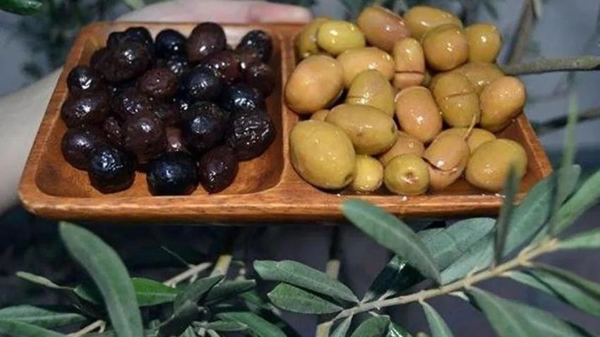 Zeytinin acılığından eser kalmıyor: Sadece iki malzemeyle yapılan mutfak sırrını çoğu kişi bilmiyor!