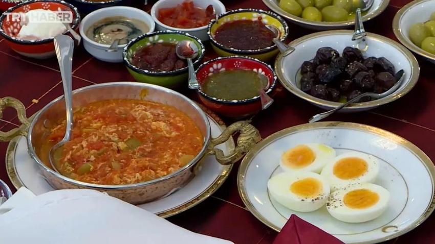 Zeytinin acılığından eser kalmıyor: Sadece iki malzemeyle yapılan mutfak sırrını çoğu kişi bilmiyor!
