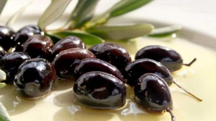 Zeytinin acılığından eser kalmıyor: Sadece iki malzemeyle yapılan mutfak sırrını çoğu kişi bilmiyor!
