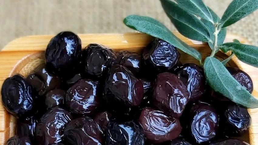 Zeytinin acılığından eser kalmıyor: Sadece iki malzemeyle yapılan mutfak sırrını çoğu kişi bilmiyor!