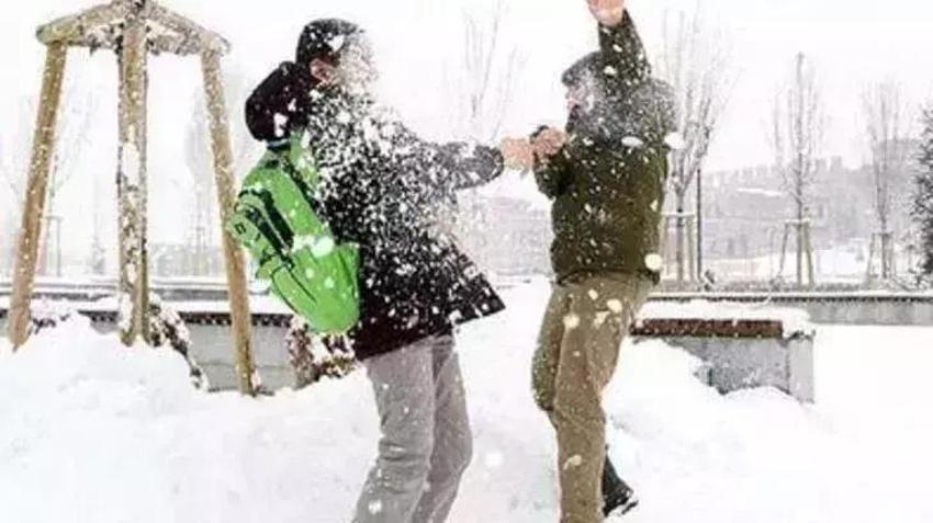 Hava kar topluyor! Pazartesi gecesinden başlıyor: 18 Aralık kar yağışı Pazartesi tatili getirebilir! 
