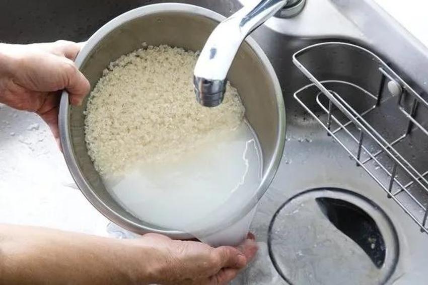Meğer Çinliler pirinci pişirmeden önce bunu yapıyormuş! İnanılır gibi değil...