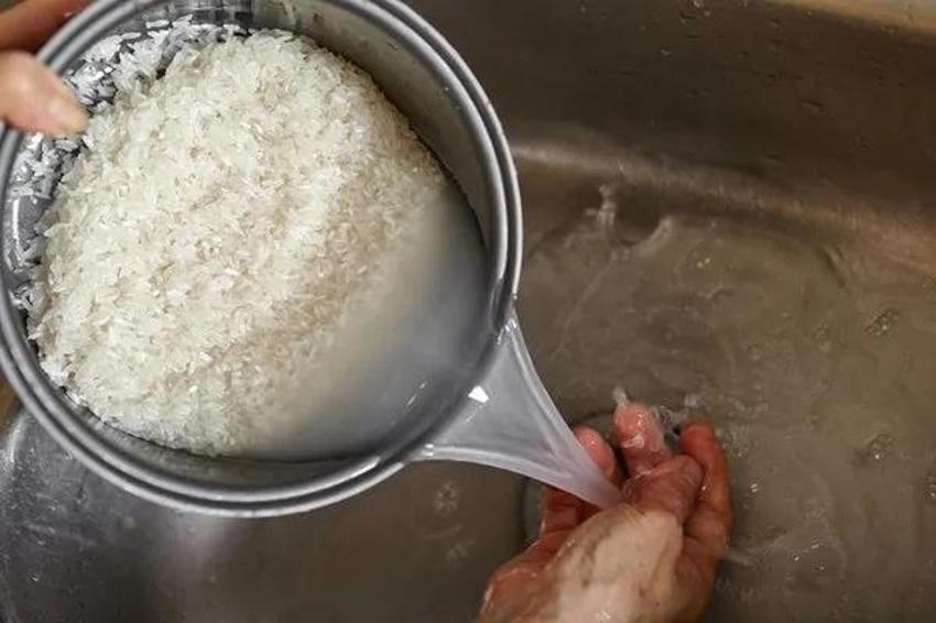 Meğer Çinliler pirinci pişirmeden önce bunu yapıyormuş! İnanılır gibi değil...