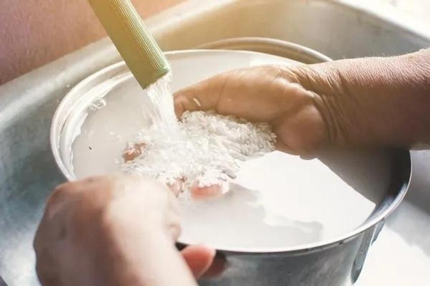 Meğer Çinliler pirinci pişirmeden önce bunu yapıyormuş! İnanılır gibi değil...