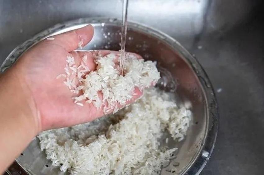 Meğer Çinliler pirinci pişirmeden önce bunu yapıyormuş! İnanılır gibi değil...
