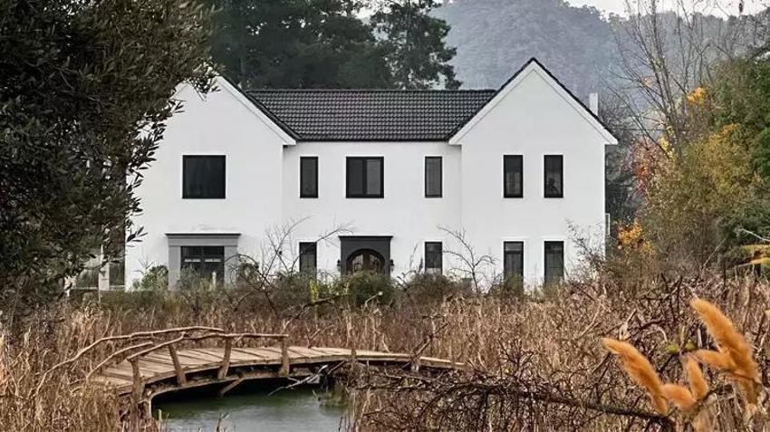 Ünlü çift kendilerine 'saray' yaptı! İstanbul'dan kaçıp  Köyceğiz'de hayallerinin evini inşa etti