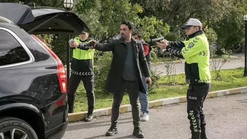 Arka Sokaklar bugün neden var? Arka Sokaklar Pazartesi'ye mi alındı, gün mü değişti? Kanal D yayın akışı...