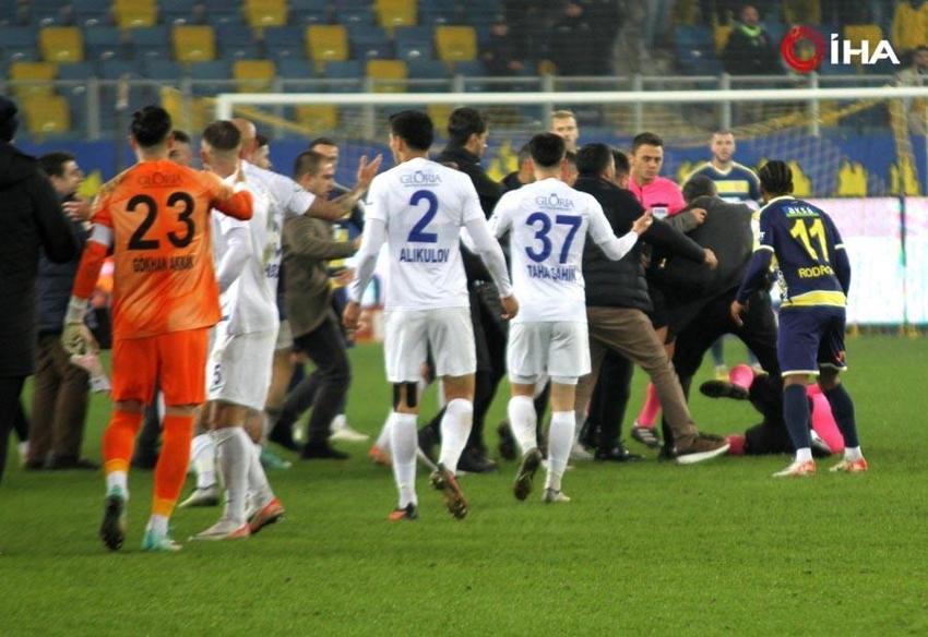 Halil Umut Meler saldırı öncesi ve sonrasını anlatarak 2018 yılını işaret etti: Emre Belözoğlu planladı ve provoke etti