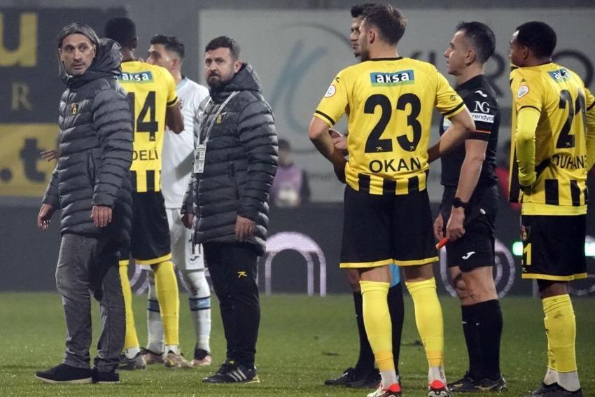 Süper Lig'de bir skandal daha! İstanbulspor, Trabzonspor maçında sahadan çekildi, işte o pozisyon