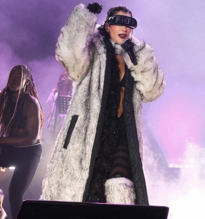 Hande Yener şöhret olmadan önce yaşadığı zor günleri anlattı! Otobüs beklerken ayaklarım donardı