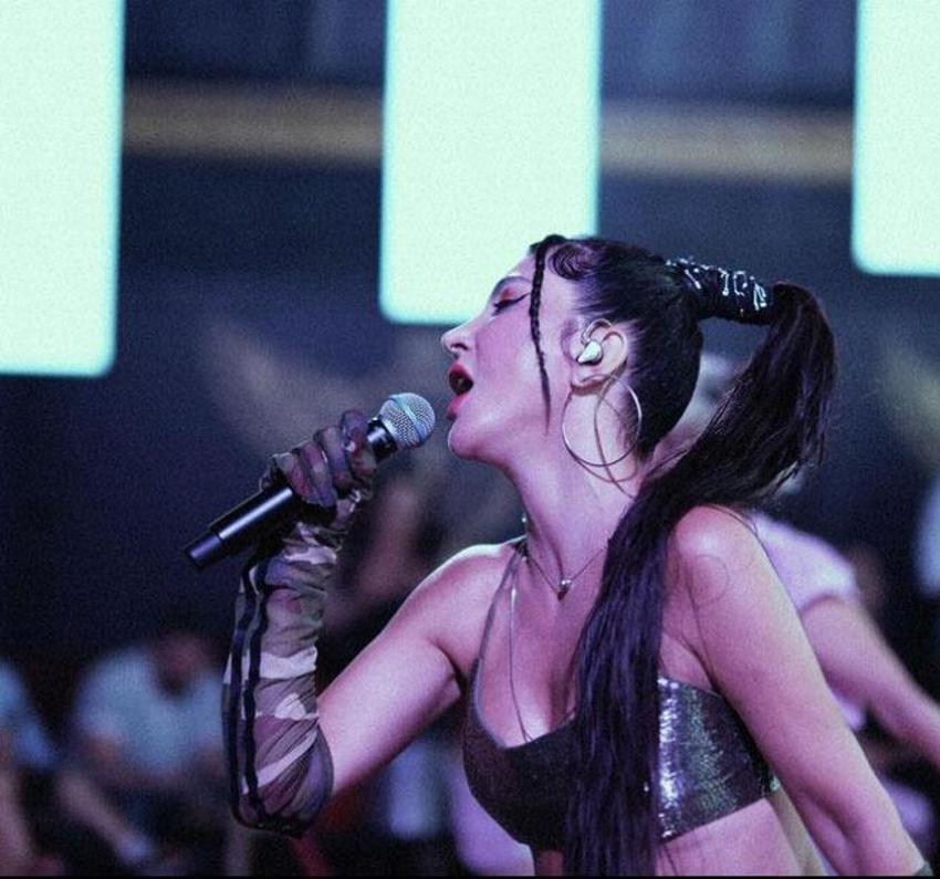 Hande Yener şöhret olmadan önce yaşadığı zor günleri anlattı! Otobüs beklerken ayaklarım donardı