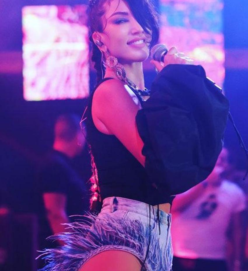 Hande Yener şöhret olmadan önce yaşadığı zor günleri anlattı! Otobüs beklerken ayaklarım donardı
