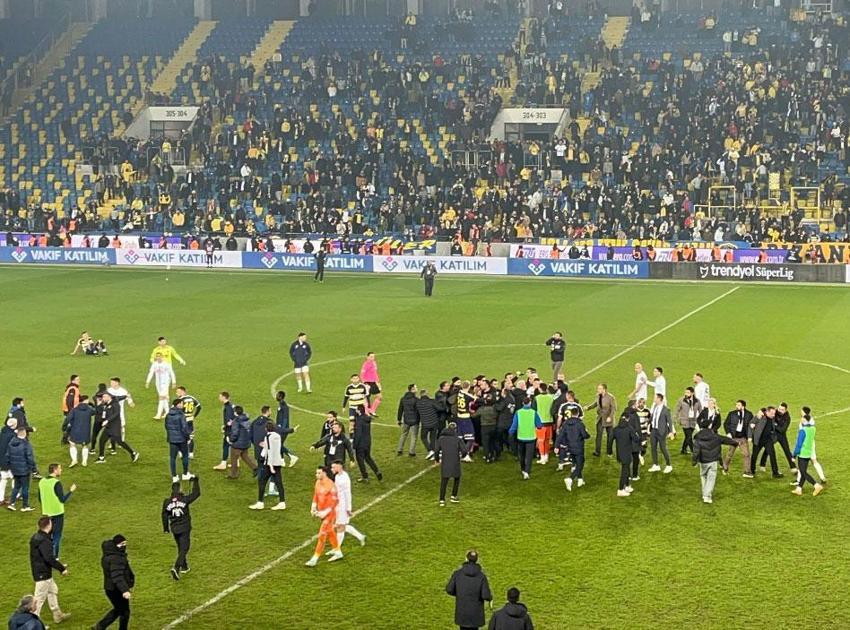 Halil Umut Meler’in hakemliği taraflı mı? Araştırma sonuçları açıklandı: Yüzde 59 itiraz ediyor