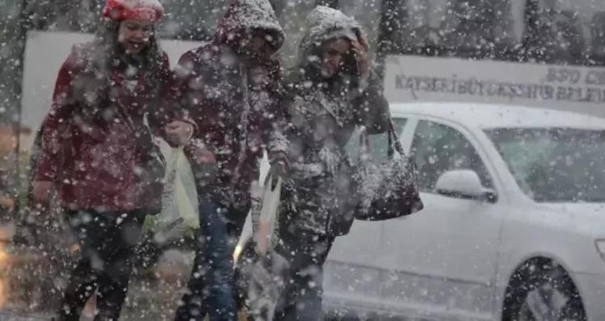 Perşembeden Pazara kar geliyor: Okullar yılbaşından önce tatile girebilir! Meteoroloji: Yüklü miktarda kar yağışı var!