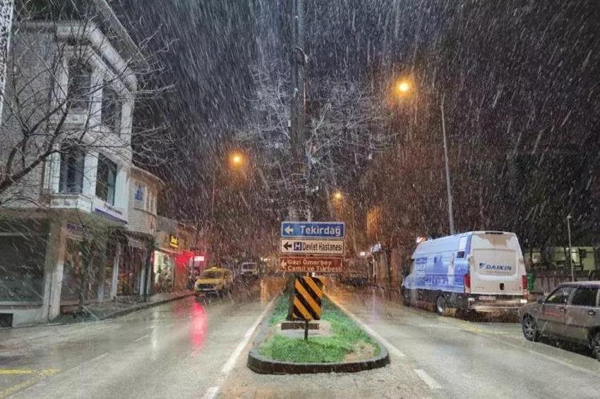 Perşembeden Pazara kar geliyor: Okullar yılbaşından önce tatile girebilir! Meteoroloji: Yüklü miktarda kar yağışı var!