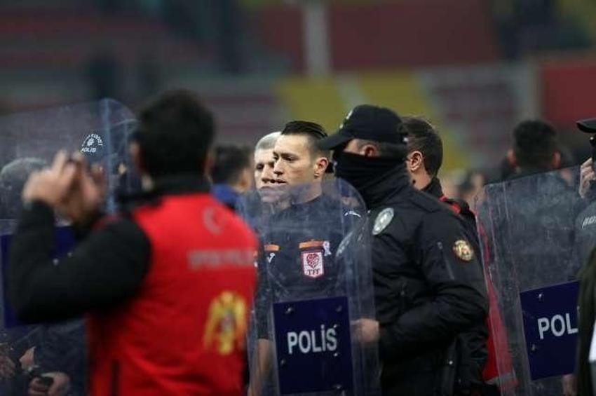 Herkes küfür etti biliyordu ama Fred'in kırmızı kart nedeni ortaya çıktı! Fred neden kırmızı kart gördü?
