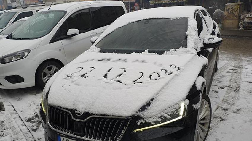 Lapa lapa kar yağışı başladı! Uyarı üstüne uyarı yapılmıştı, birçok kent beyaza büründü, batı illeri için kar alarmı verildi