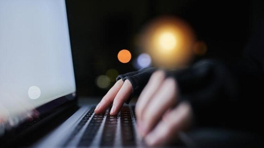 Telefonu arızalandı sandı, gerçeği öğrenince dünyası başına yıkıldı: Uyurken dolandırıldı