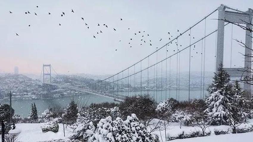 Bolu'da başladı, kar İstanbul'a lapa lapa geliyor! Meteoroloji 21 kent için fırtına ve kar uyarısı yaptı: 1-7 Ocak hava nasıl olacak?