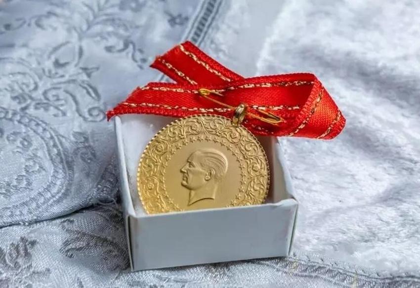 Altın fiyatlarında yeni rekorun ilk adımı bu hafta geliyor! Uzmanı açıkladı: Gram altın seçim öncesi 2250 TL'yi görebilir!