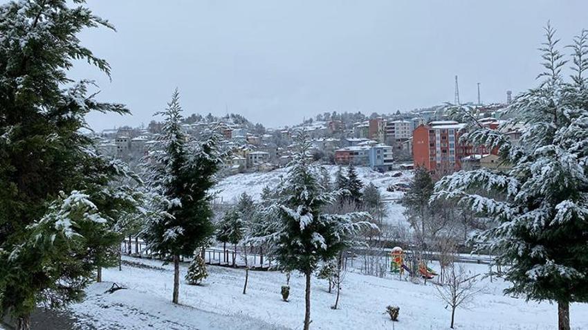 Lapa lapa kar yağışı İstanbul'a ilerliyor! Çok sayıda kent için 'beyaz esaret' başladı