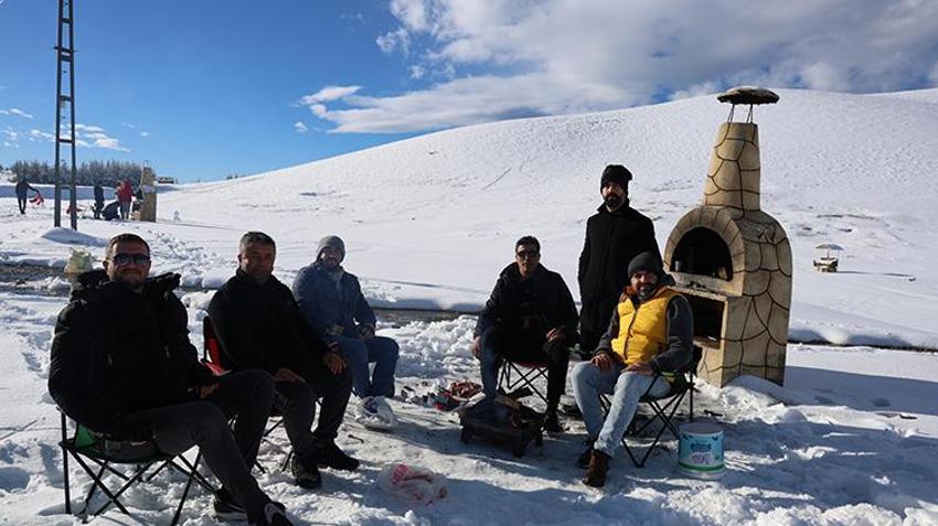 Lapa lapa kar yağışı İstanbul'a ilerliyor! Çok sayıda kent için 'beyaz esaret' başladı