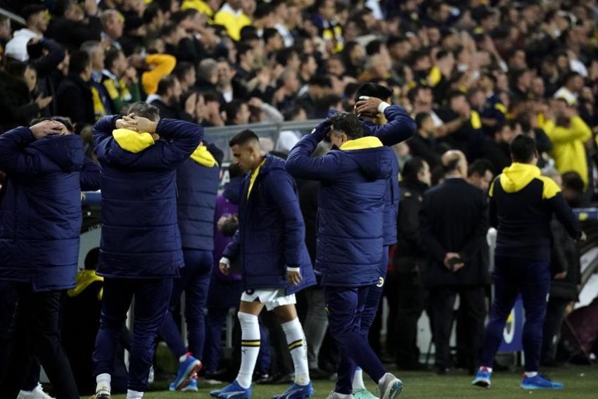 Fenerbahçe-Galatasaray derbisi beklentileri karşılamadı! Gol değil faul rekoru kırıldı