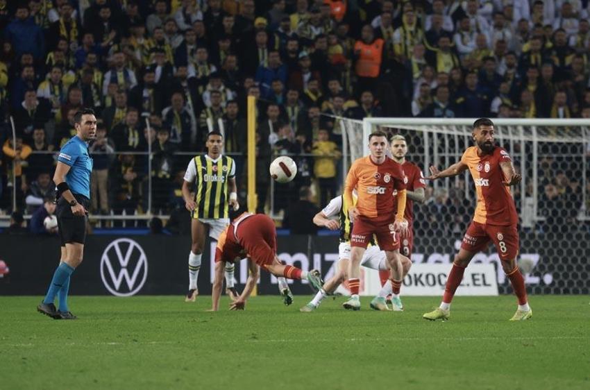 Penaltı ve kırmızı kart tartışmaları Fenerbahçe-Galatasaray derbisine damga vurdu! İşte derbideki tartışmalı pozisyonlar...