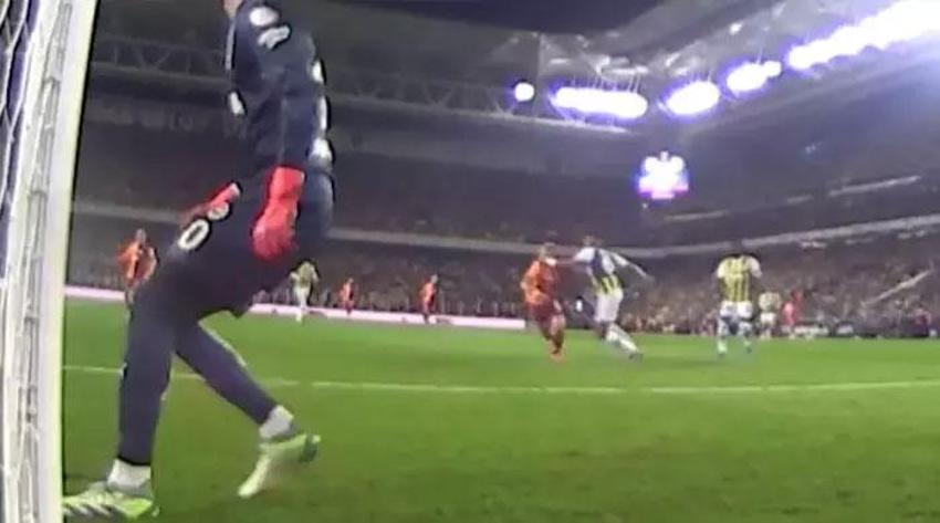 Penaltı ve kırmızı kart tartışmaları Fenerbahçe-Galatasaray derbisine damga vurdu! İşte derbideki tartışmalı pozisyonlar...