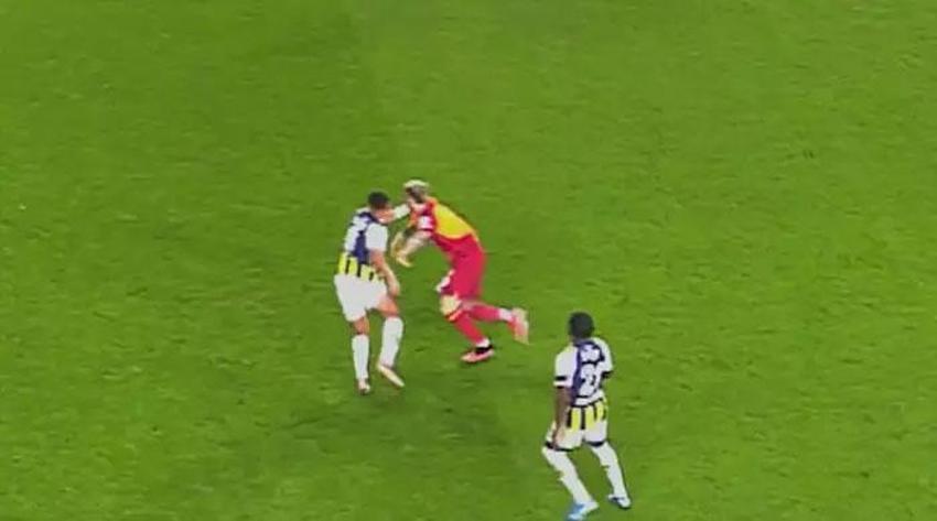 Penaltı ve kırmızı kart tartışmaları Fenerbahçe-Galatasaray derbisine damga vurdu! İşte derbideki tartışmalı pozisyonlar...