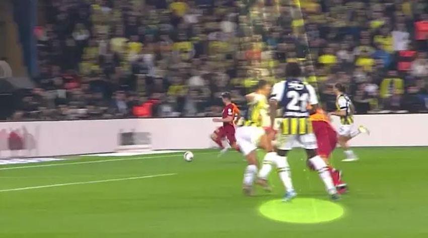 Penaltı ve kırmızı kart tartışmaları Fenerbahçe-Galatasaray derbisine damga vurdu! İşte derbideki tartışmalı pozisyonlar...