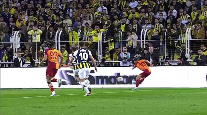 Penaltı ve kırmızı kart tartışmaları Fenerbahçe-Galatasaray derbisine damga vurdu! İşte derbideki tartışmalı pozisyonlar...
