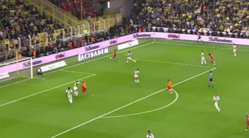 Penaltı ve kırmızı kart tartışmaları Fenerbahçe-Galatasaray derbisine damga vurdu! İşte derbideki tartışmalı pozisyonlar...