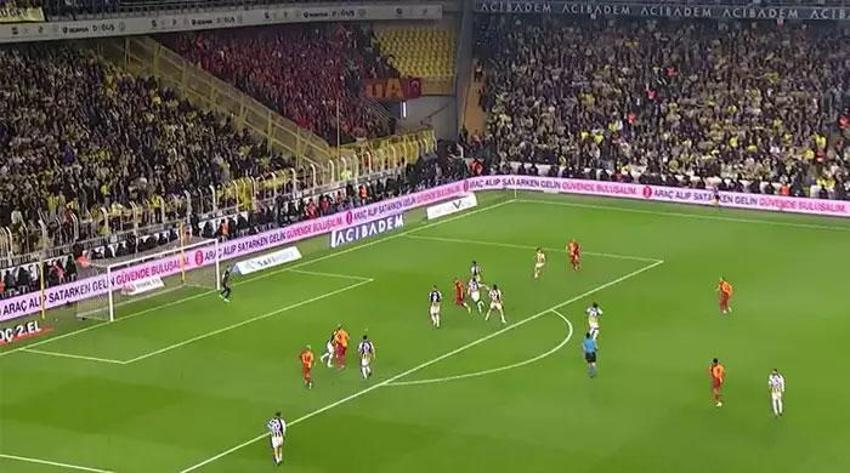 Penaltı ve kırmızı kart tartışmaları Fenerbahçe-Galatasaray derbisine damga vurdu! İşte derbideki tartışmalı pozisyonlar...