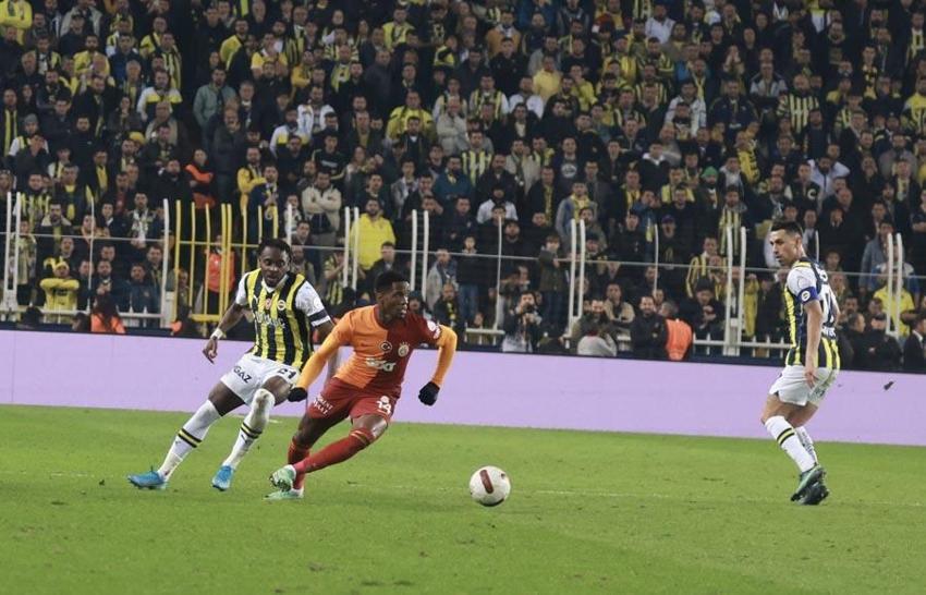 Penaltı ve kırmızı kart tartışmaları Fenerbahçe-Galatasaray derbisine damga vurdu! İşte derbideki tartışmalı pozisyonlar...
