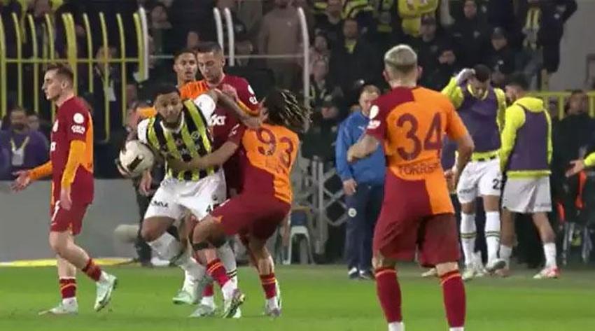 Penaltı ve kırmızı kart tartışmaları Fenerbahçe-Galatasaray derbisine damga vurdu! İşte derbideki tartışmalı pozisyonlar...