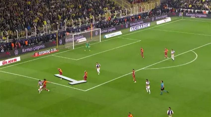 Penaltı ve kırmızı kart tartışmaları Fenerbahçe-Galatasaray derbisine damga vurdu! İşte derbideki tartışmalı pozisyonlar...